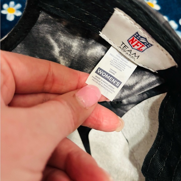 NFL Team Women's Cap with Eagle Logo - Picture 4 of 5
